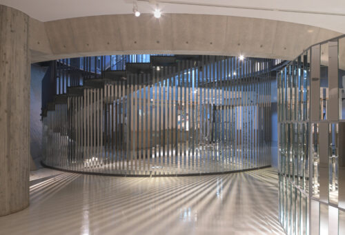 Jin Hongo, Merging Boundaries, mirror, steel, 12 x 28 feet